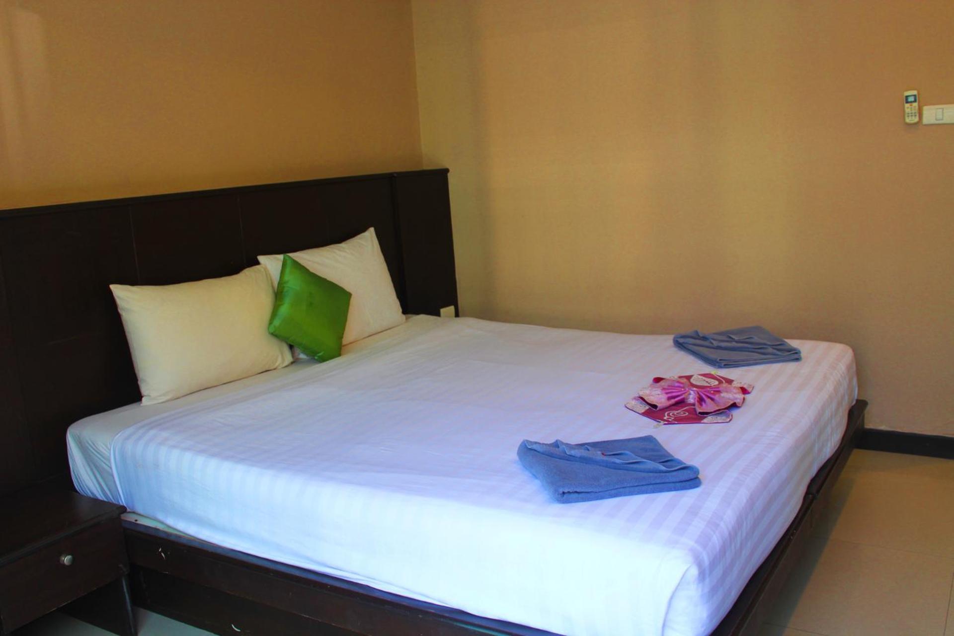 Hollywood Inn Hotel Patong Exteriör bild