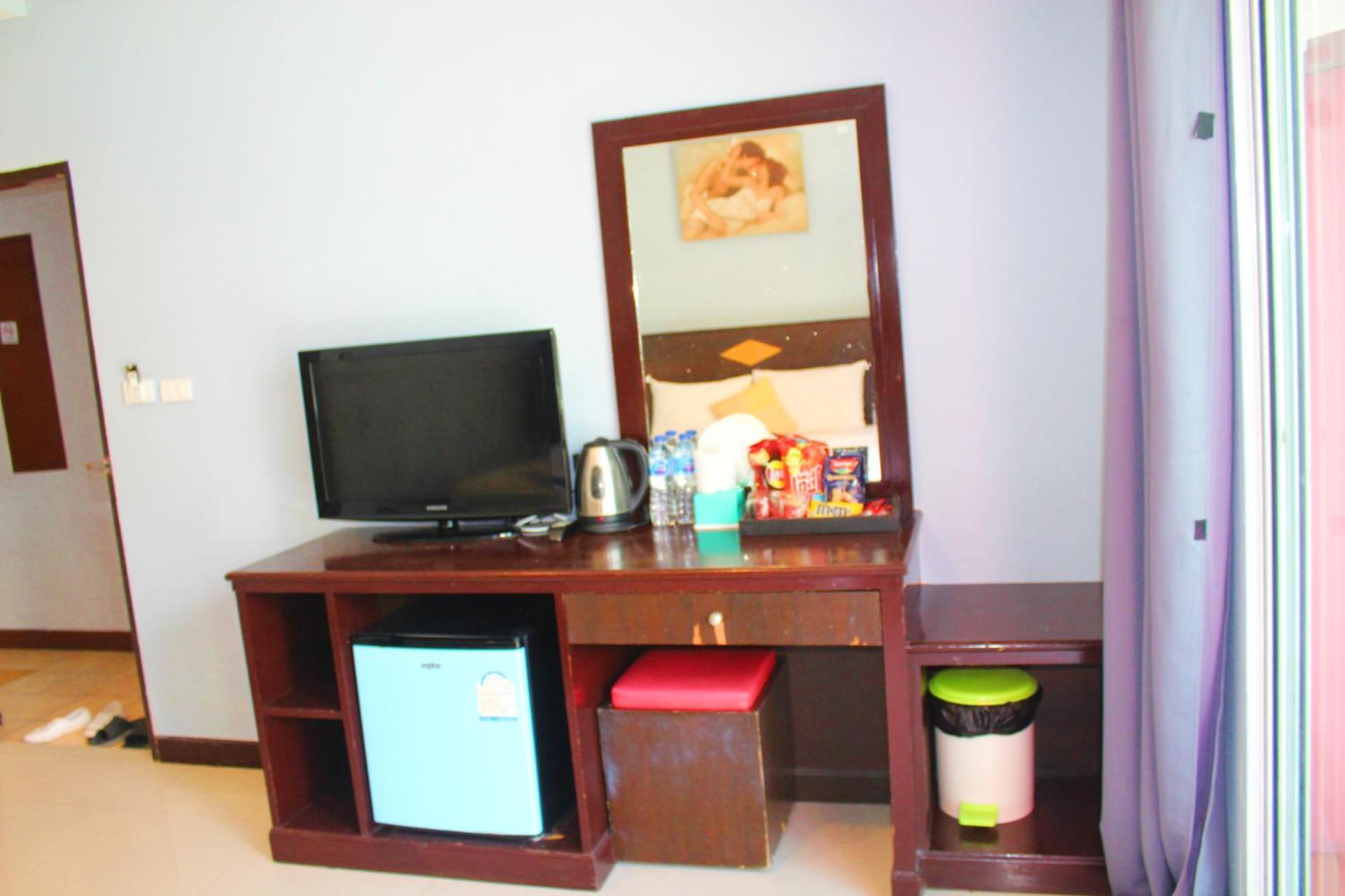Hollywood Inn Hotel Patong Exteriör bild