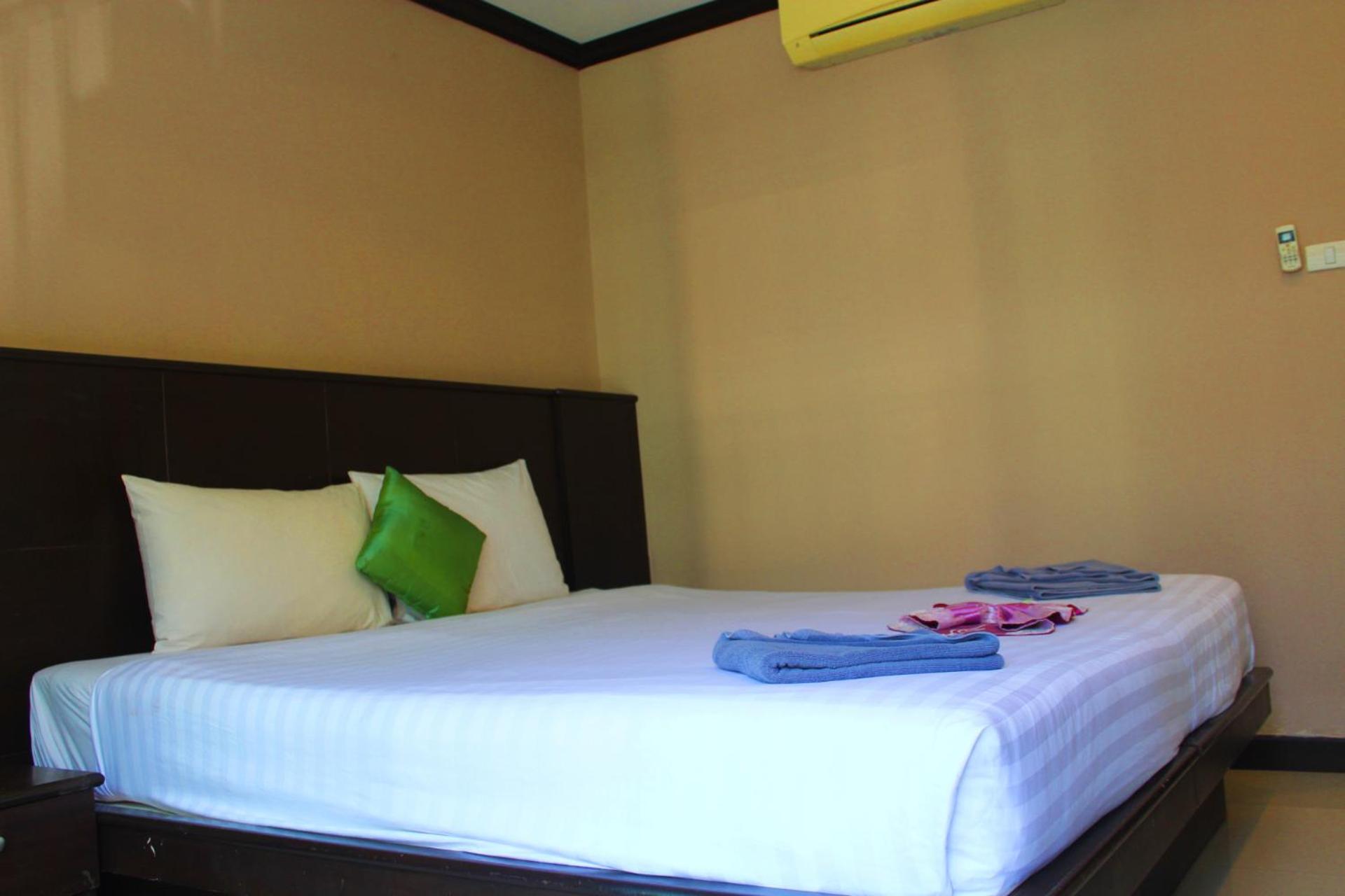 Hollywood Inn Hotel Patong Exteriör bild