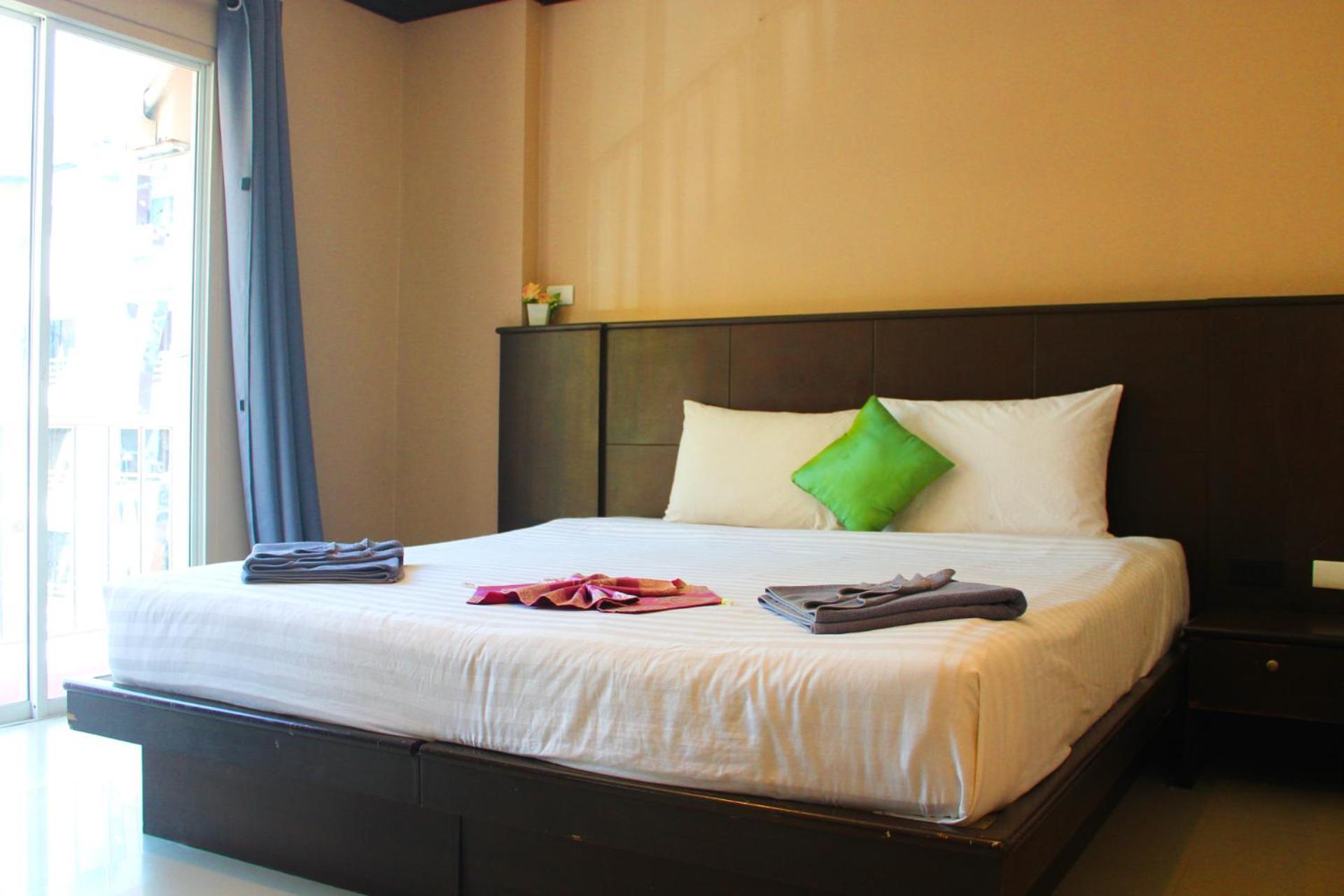 Hollywood Inn Hotel Patong Exteriör bild