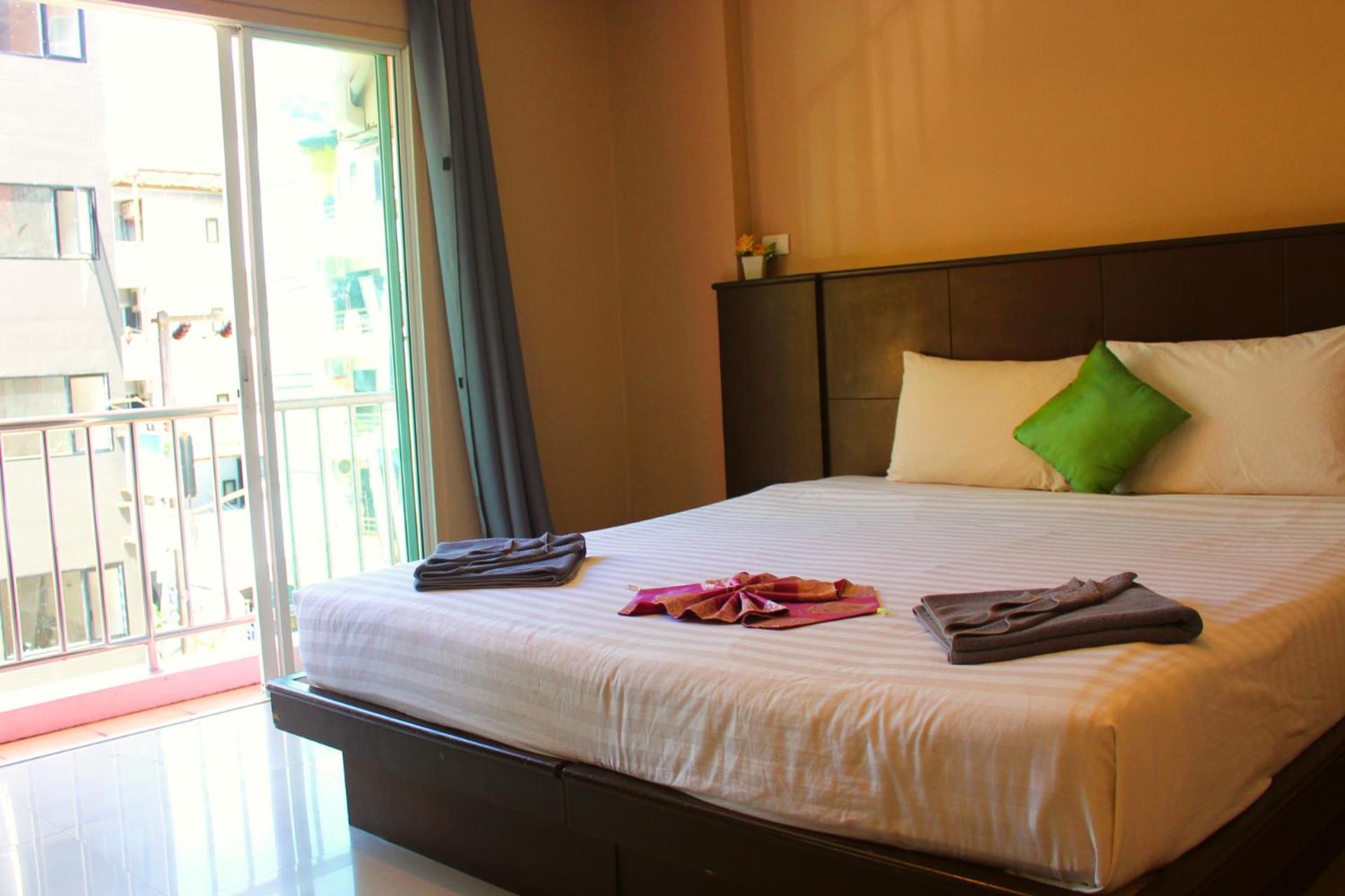 Hollywood Inn Hotel Patong Exteriör bild