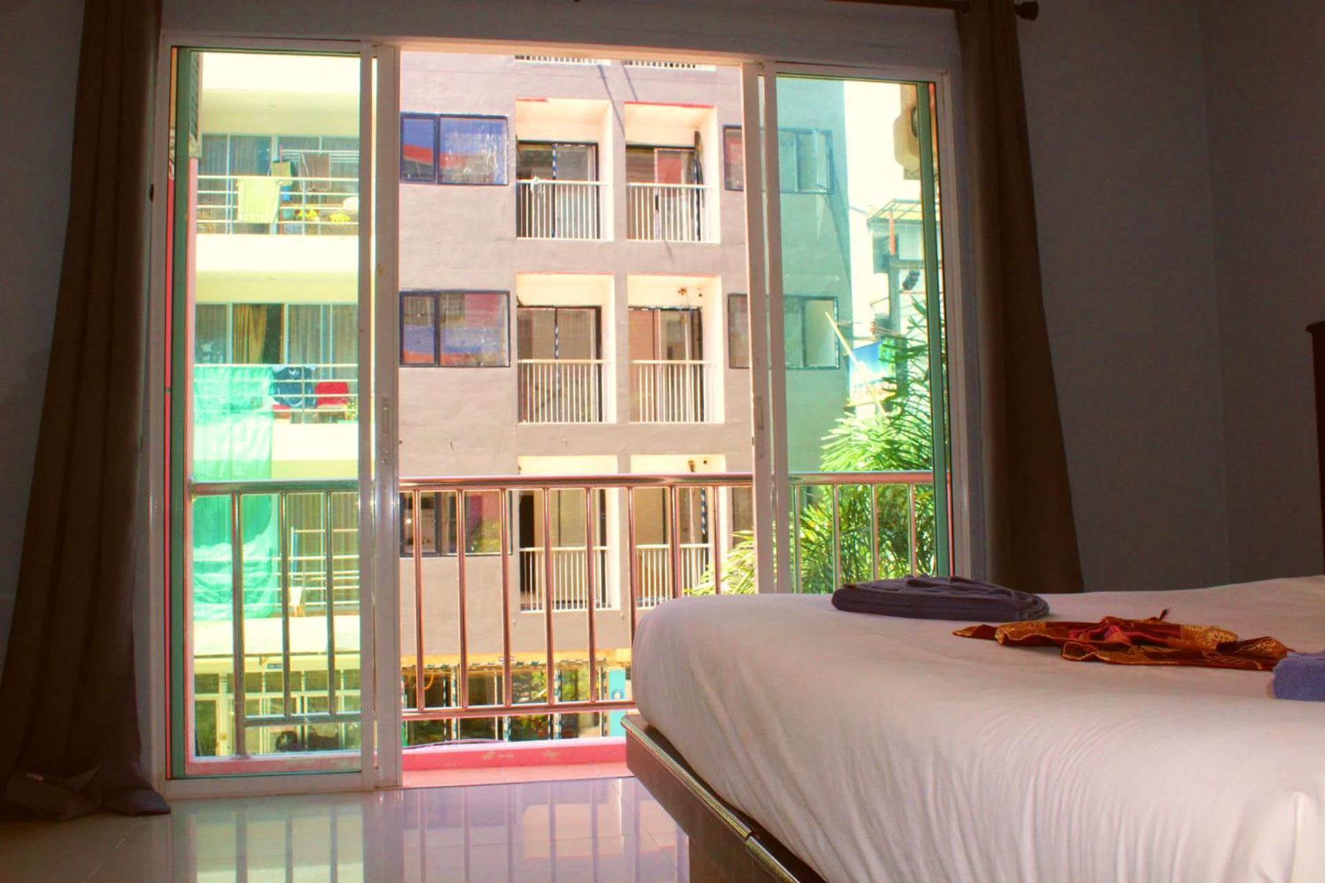 Hollywood Inn Hotel Patong Exteriör bild